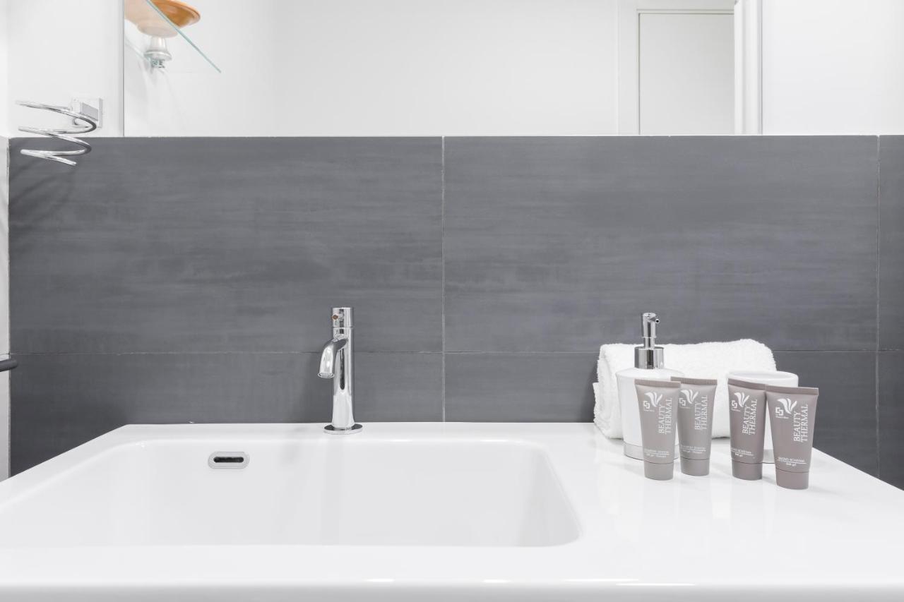 Amoretti Apartment, 6 Persone, 3 Camere, 2 Bagni, Balcone, Wi-Fi, Metro B Monti Tiburtini Rome Exterior photo